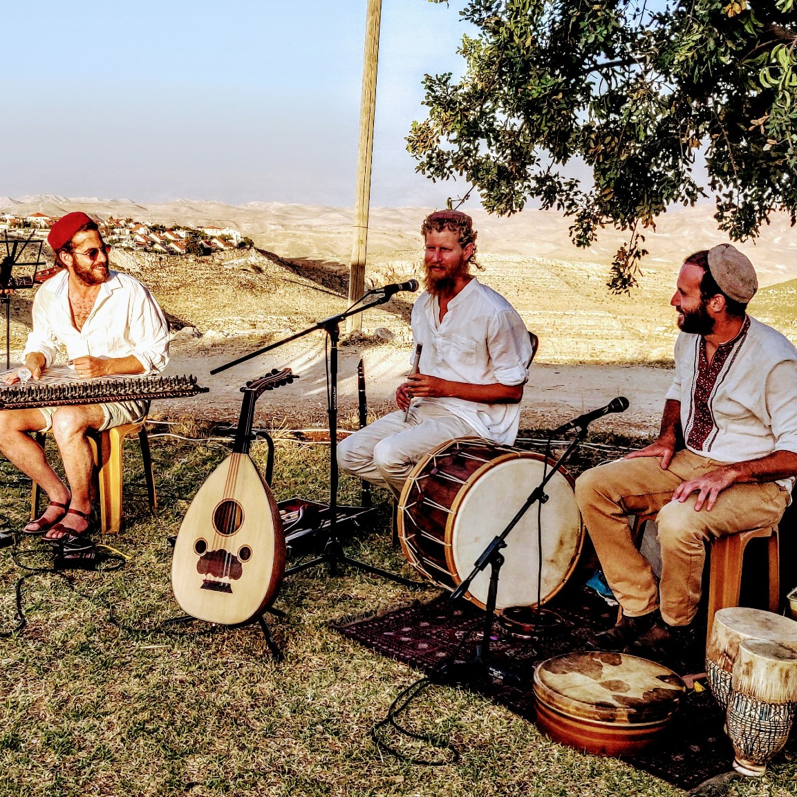 להקת ג'לעה במופע צהריים